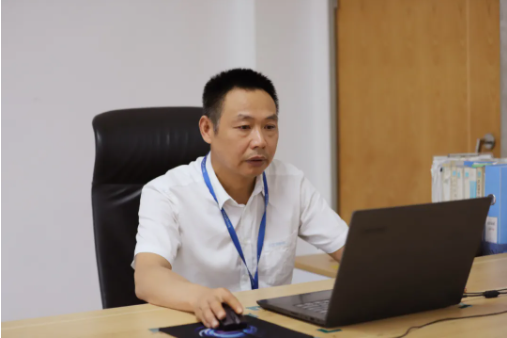 �̰���·ҫ����ح�貨������ʵ�鶯���ֺ�ɫ����